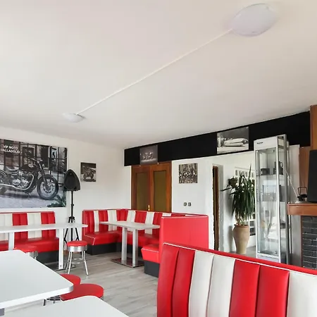 Villa In Villamuriel With Pool And Barbecue, Cleaning Included *