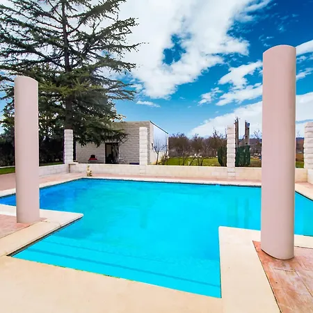 Villa In Villamuriel With Pool And Barbecue, Cleaning Included *