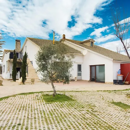 In Villamuriel With Pool And Barbecue, Cleaning Included Villa