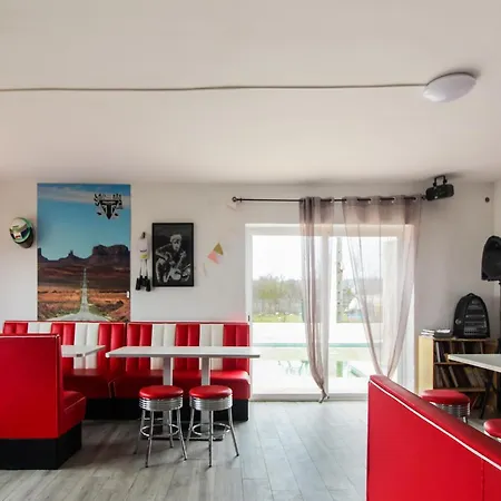 Villa In Villamuriel With Pool And Barbecue, Cleaning Included Villamuriel De Cerrato