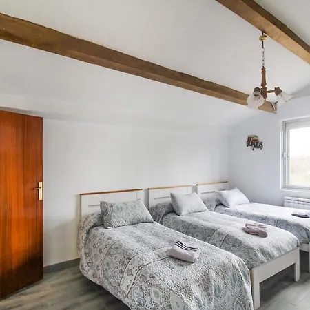 In Villamuriel With Pool And Barbecue, Cleaning Included * Villamuriel De Cerrato