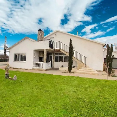Villa In Villamuriel With Pool And Barbecue, Cleaning Included